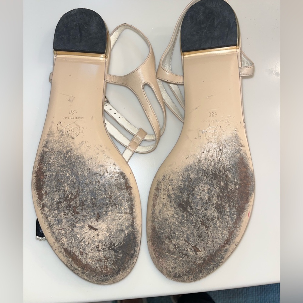 Authentic black and beige Chanel pearl bow flat sandal size 42C - Picture 5 of 5